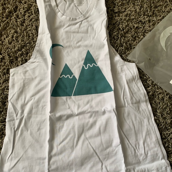 Zyia Mountain Tank - Picture 2 of 3